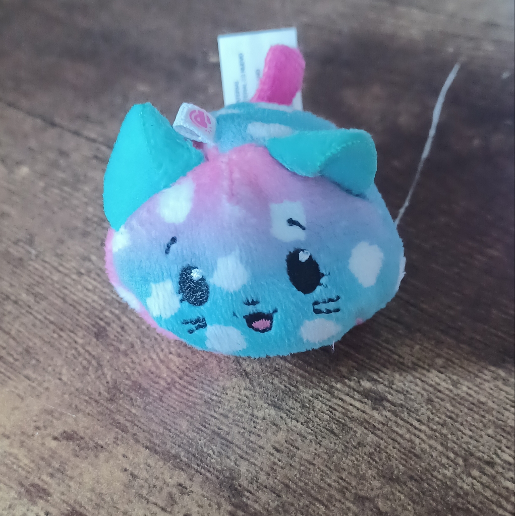 Pikmi Pops Surprise Scented Plushie Beanie Keychain